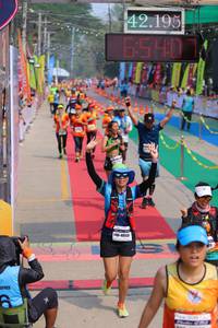 BIB: 42195, 404053
                            <button type="button" onclick="openModal(9512781)" class="btn btn-primary btn-sm float-right btn-popup" data-toggle="modal" data-target=".modal-high-quality">
                        <i class="fas fa-shopping-cart"></i> Add to Cart
                    </button>
                                            <button type="button" onclick="isThisMe(9512781, true)" class="btn btn-success btn-sm float-right btn-popup btn-isme hidden" data-toggle="tooltip" data-placement="bottom" title="นี่คือรูปของคุณใช่ไหม คลิกที่นี่เพื่อเอาเข้าอัลบั้ม">
                        <i class="fas fa-plus"></i> Add to album
                    </button>
                    <button type="button" onclick="isThisMe(9512781, false)" class="btn btn-warning btn-sm float-right btn-popup btn-isnotme hidden">
                        <i class="fas fa-ban"></i> Remove from album
                    </button>