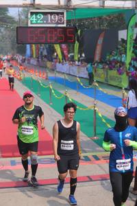 BIB: 42195, 65855, 4775, 41221
                            <button type="button" onclick="openModal(9514111)" class="btn btn-primary btn-sm float-right btn-popup" data-toggle="modal" data-target=".modal-high-quality">
                        <i class="fas fa-shopping-cart"></i> Add to Cart
                    </button>
                                            <button type="button" onclick="isThisMe(9514111, true)" class="btn btn-success btn-sm float-right btn-popup btn-isme hidden" data-toggle="tooltip" data-placement="bottom" title="นี่คือรูปของคุณใช่ไหม คลิกที่นี่เพื่อเอาเข้าอัลบั้ม">
                        <i class="fas fa-plus"></i> Add to album
                    </button>
                    <button type="button" onclick="isThisMe(9514111, false)" class="btn btn-warning btn-sm float-right btn-popup btn-isnotme hidden">
                        <i class="fas fa-ban"></i> Remove from album
                    </button>