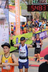 BIB: 42195, 5483, 000, 47671
                            <button type="button" onclick="openModal(9151427)" class="btn btn-primary btn-sm float-right btn-popup" data-toggle="modal" data-target=".modal-high-quality">
                        <i class="fas fa-shopping-cart"></i> Add to Cart
                    </button>
                                            <button type="button" onclick="isThisMe(9151427, true)" class="btn btn-success btn-sm float-right btn-popup btn-isme hidden" data-toggle="tooltip" data-placement="bottom" title="นี่คือรูปของคุณใช่ไหม คลิกที่นี่เพื่อเอาเข้าอัลบั้ม">
                        <i class="fas fa-plus"></i> Add to album
                    </button>
                    <button type="button" onclick="isThisMe(9151427, false)" class="btn btn-warning btn-sm float-right btn-popup btn-isnotme hidden">
                        <i class="fas fa-ban"></i> Remove from album
                    </button>