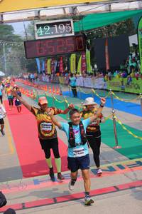 BIB: 42195, 65250
                            <button type="button" onclick="openModal(9493759)" class="btn btn-primary btn-sm float-right btn-popup" data-toggle="modal" data-target=".modal-high-quality">
                        <i class="fas fa-shopping-cart"></i> Add to Cart
                    </button>
                                            <button type="button" onclick="isThisMe(9493759, true)" class="btn btn-success btn-sm float-right btn-popup btn-isme hidden" data-toggle="tooltip" data-placement="bottom" title="นี่คือรูปของคุณใช่ไหม คลิกที่นี่เพื่อเอาเข้าอัลบั้ม">
                        <i class="fas fa-plus"></i> Add to album
                    </button>
                    <button type="button" onclick="isThisMe(9493759, false)" class="btn btn-warning btn-sm float-right btn-popup btn-isnotme hidden">
                        <i class="fas fa-ban"></i> Remove from album
                    </button>