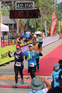 BIB: 42195, 60107, 4537
                            <button type="button" onclick="openModal(9339489)" class="btn btn-primary btn-sm float-right btn-popup" data-toggle="modal" data-target=".modal-high-quality">
                        <i class="fas fa-shopping-cart"></i> Add to Cart
                    </button>
                                            <button type="button" onclick="isThisMe(9339489, true)" class="btn btn-success btn-sm float-right btn-popup btn-isme hidden" data-toggle="tooltip" data-placement="bottom" title="นี่คือรูปของคุณใช่ไหม คลิกที่นี่เพื่อเอาเข้าอัลบั้ม">
                        <i class="fas fa-plus"></i> Add to album
                    </button>
                    <button type="button" onclick="isThisMe(9339489, false)" class="btn btn-warning btn-sm float-right btn-popup btn-isnotme hidden">
                        <i class="fas fa-ban"></i> Remove from album
                    </button>