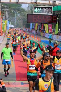 BIB: 42195, 6498, 4079, 3545133
                            <button type="button" onclick="openModal(9512897)" class="btn btn-primary btn-sm float-right btn-popup" data-toggle="modal" data-target=".modal-high-quality">
                        <i class="fas fa-shopping-cart"></i> Add to Cart
                    </button>
                                            <button type="button" onclick="isThisMe(9512897, true)" class="btn btn-success btn-sm float-right btn-popup btn-isme hidden" data-toggle="tooltip" data-placement="bottom" title="นี่คือรูปของคุณใช่ไหม คลิกที่นี่เพื่อเอาเข้าอัลบั้ม">
                        <i class="fas fa-plus"></i> Add to album
                    </button>
                    <button type="button" onclick="isThisMe(9512897, false)" class="btn btn-warning btn-sm float-right btn-popup btn-isnotme hidden">
                        <i class="fas fa-ban"></i> Remove from album
                    </button>