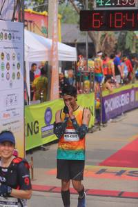 BIB: 184, 000, 42512
                            <button type="button" onclick="openModal(9426560)" class="btn btn-primary btn-sm float-right btn-popup" data-toggle="modal" data-target=".modal-high-quality">
                        <i class="fas fa-shopping-cart"></i> Add to Cart
                    </button>
                                            <button type="button" onclick="isThisMe(9426560, true)" class="btn btn-success btn-sm float-right btn-popup btn-isme hidden" data-toggle="tooltip" data-placement="bottom" title="นี่คือรูปของคุณใช่ไหม คลิกที่นี่เพื่อเอาเข้าอัลบั้ม">
                        <i class="fas fa-plus"></i> Add to album
                    </button>
                    <button type="button" onclick="isThisMe(9426560, false)" class="btn btn-warning btn-sm float-right btn-popup btn-isnotme hidden">
                        <i class="fas fa-ban"></i> Remove from album
                    </button>