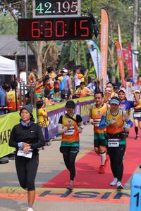 BIB: 42195, 63015, 40458, 135
                            <button type="button" onclick="openModal(9458614)" class="btn btn-primary btn-sm float-right btn-popup" data-toggle="modal" data-target=".modal-high-quality">
                        <i class="fas fa-shopping-cart"></i> Add to Cart
                    </button>
                                            <button type="button" onclick="isThisMe(9458614, true)" class="btn btn-success btn-sm float-right btn-popup btn-isme hidden" data-toggle="tooltip" data-placement="bottom" title="นี่คือรูปของคุณใช่ไหม คลิกที่นี่เพื่อเอาเข้าอัลบั้ม">
                        <i class="fas fa-plus"></i> Add to album
                    </button>
                    <button type="button" onclick="isThisMe(9458614, false)" class="btn btn-warning btn-sm float-right btn-popup btn-isnotme hidden">
                        <i class="fas fa-ban"></i> Remove from album
                    </button>