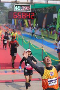 BIB: 42195, 65842, 42903
                            <button type="button" onclick="openModal(9514076)" class="btn btn-primary btn-sm float-right btn-popup" data-toggle="modal" data-target=".modal-high-quality">
                        <i class="fas fa-shopping-cart"></i> Add to Cart
                    </button>
                                            <button type="button" onclick="isThisMe(9514076, true)" class="btn btn-success btn-sm float-right btn-popup btn-isme hidden" data-toggle="tooltip" data-placement="bottom" title="นี่คือรูปของคุณใช่ไหม คลิกที่นี่เพื่อเอาเข้าอัลบั้ม">
                        <i class="fas fa-plus"></i> Add to album
                    </button>
                    <button type="button" onclick="isThisMe(9514076, false)" class="btn btn-warning btn-sm float-right btn-popup btn-isnotme hidden">
                        <i class="fas fa-ban"></i> Remove from album
                    </button>