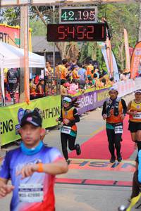 BIB: 42195, 5452, 42990
                            <button type="button" onclick="openModal(9149104)" class="btn btn-primary btn-sm float-right btn-popup" data-toggle="modal" data-target=".modal-high-quality">
                        <i class="fas fa-shopping-cart"></i> Add to Cart
                    </button>
                                            <button type="button" onclick="isThisMe(9149104, true)" class="btn btn-success btn-sm float-right btn-popup btn-isme hidden" data-toggle="tooltip" data-placement="bottom" title="นี่คือรูปของคุณใช่ไหม คลิกที่นี่เพื่อเอาเข้าอัลบั้ม">
                        <i class="fas fa-plus"></i> Add to album
                    </button>
                    <button type="button" onclick="isThisMe(9149104, false)" class="btn btn-warning btn-sm float-right btn-popup btn-isnotme hidden">
                        <i class="fas fa-ban"></i> Remove from album
                    </button>