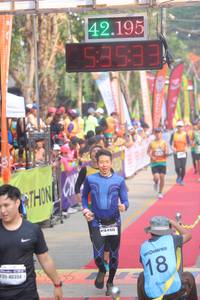 BIB: 42195, 53533, 0433, 40354
                            <button type="button" onclick="openModal(9143396)" class="btn btn-primary btn-sm float-right btn-popup" data-toggle="modal" data-target=".modal-high-quality">
                        <i class="fas fa-shopping-cart"></i> Add to Cart
                    </button>
                                            <button type="button" onclick="isThisMe(9143396, true)" class="btn btn-success btn-sm float-right btn-popup btn-isme hidden" data-toggle="tooltip" data-placement="bottom" title="นี่คือรูปของคุณใช่ไหม คลิกที่นี่เพื่อเอาเข้าอัลบั้ม">
                        <i class="fas fa-plus"></i> Add to album
                    </button>
                    <button type="button" onclick="isThisMe(9143396, false)" class="btn btn-warning btn-sm float-right btn-popup btn-isnotme hidden">
                        <i class="fas fa-ban"></i> Remove from album
                    </button>