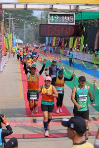 BIB: 42195, 4092
                            <button type="button" onclick="openModal(9512750)" class="btn btn-primary btn-sm float-right btn-popup" data-toggle="modal" data-target=".modal-high-quality">
                        <i class="fas fa-shopping-cart"></i> Add to Cart
                    </button>
                                            <button type="button" onclick="isThisMe(9512750, true)" class="btn btn-success btn-sm float-right btn-popup btn-isme hidden" data-toggle="tooltip" data-placement="bottom" title="นี่คือรูปของคุณใช่ไหม คลิกที่นี่เพื่อเอาเข้าอัลบั้ม">
                        <i class="fas fa-plus"></i> Add to album
                    </button>
                    <button type="button" onclick="isThisMe(9512750, false)" class="btn btn-warning btn-sm float-right btn-popup btn-isnotme hidden">
                        <i class="fas fa-ban"></i> Remove from album
                    </button>