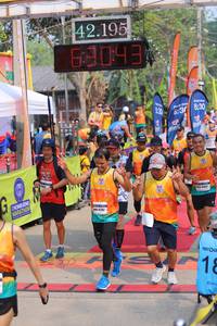 BIB: 42195, 830, 630
                            <button type="button" onclick="openModal(9461750)" class="btn btn-primary btn-sm float-right btn-popup" data-toggle="modal" data-target=".modal-high-quality">
                        <i class="fas fa-shopping-cart"></i> Add to Cart
                    </button>
                                            <button type="button" onclick="isThisMe(9461750, true)" class="btn btn-success btn-sm float-right btn-popup btn-isme hidden" data-toggle="tooltip" data-placement="bottom" title="นี่คือรูปของคุณใช่ไหม คลิกที่นี่เพื่อเอาเข้าอัลบั้ม">
                        <i class="fas fa-plus"></i> Add to album
                    </button>
                    <button type="button" onclick="isThisMe(9461750, false)" class="btn btn-warning btn-sm float-right btn-popup btn-isnotme hidden">
                        <i class="fas fa-ban"></i> Remove from album
                    </button>