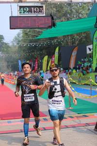 BIB: 42195, 48207, 46130
                            <button type="button" onclick="openModal(9488933)" class="btn btn-primary btn-sm float-right btn-popup" data-toggle="modal" data-target=".modal-high-quality">
                        <i class="fas fa-shopping-cart"></i> Add to Cart
                    </button>
                                            <button type="button" onclick="isThisMe(9488933, true)" class="btn btn-success btn-sm float-right btn-popup btn-isme hidden" data-toggle="tooltip" data-placement="bottom" title="นี่คือรูปของคุณใช่ไหม คลิกที่นี่เพื่อเอาเข้าอัลบั้ม">
                        <i class="fas fa-plus"></i> Add to album
                    </button>
                    <button type="button" onclick="isThisMe(9488933, false)" class="btn btn-warning btn-sm float-right btn-popup btn-isnotme hidden">
                        <i class="fas fa-ban"></i> Remove from album
                    </button>