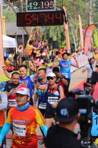 BIB: 42195, 54744, 42154, 40940, 04406, 41856
                            <button type="button" onclick="openModal(9149756)" class="btn btn-primary btn-sm float-right btn-popup" data-toggle="modal" data-target=".modal-high-quality">
                        <i class="fas fa-shopping-cart"></i> Add to Cart
                    </button>
                                            <button type="button" onclick="isThisMe(9149756, true)" class="btn btn-success btn-sm float-right btn-popup btn-isme hidden" data-toggle="tooltip" data-placement="bottom" title="นี่คือรูปของคุณใช่ไหม คลิกที่นี่เพื่อเอาเข้าอัลบั้ม">
                        <i class="fas fa-plus"></i> Add to album
                    </button>
                    <button type="button" onclick="isThisMe(9149756, false)" class="btn btn-warning btn-sm float-right btn-popup btn-isnotme hidden">
                        <i class="fas fa-ban"></i> Remove from album
                    </button>