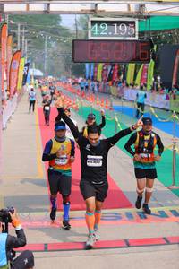 BIB: 42195, 650
                            <button type="button" onclick="openModal(9493188)" class="btn btn-primary btn-sm float-right btn-popup" data-toggle="modal" data-target=".modal-high-quality">
                        <i class="fas fa-shopping-cart"></i> Add to Cart
                    </button>
                                            <button type="button" onclick="isThisMe(9493188, true)" class="btn btn-success btn-sm float-right btn-popup btn-isme hidden" data-toggle="tooltip" data-placement="bottom" title="นี่คือรูปของคุณใช่ไหม คลิกที่นี่เพื่อเอาเข้าอัลบั้ม">
                        <i class="fas fa-plus"></i> Add to album
                    </button>
                    <button type="button" onclick="isThisMe(9493188, false)" class="btn btn-warning btn-sm float-right btn-popup btn-isnotme hidden">
                        <i class="fas fa-ban"></i> Remove from album
                    </button>