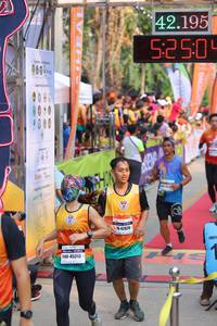 BIB: 42195, 504, 080, 042820, 45313
                            <button type="button" onclick="openModal(9133037)" class="btn btn-primary btn-sm float-right btn-popup" data-toggle="modal" data-target=".modal-high-quality">
                        <i class="fas fa-shopping-cart"></i> Add to Cart
                    </button>
                                            <button type="button" onclick="isThisMe(9133037, true)" class="btn btn-success btn-sm float-right btn-popup btn-isme hidden" data-toggle="tooltip" data-placement="bottom" title="นี่คือรูปของคุณใช่ไหม คลิกที่นี่เพื่อเอาเข้าอัลบั้ม">
                        <i class="fas fa-plus"></i> Add to album
                    </button>
                    <button type="button" onclick="isThisMe(9133037, false)" class="btn btn-warning btn-sm float-right btn-popup btn-isnotme hidden">
                        <i class="fas fa-ban"></i> Remove from album
                    </button>