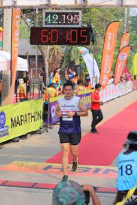 BIB: 42195, 105
                            <button type="button" onclick="openModal(9156842)" class="btn btn-primary btn-sm float-right btn-popup" data-toggle="modal" data-target=".modal-high-quality">
                        <i class="fas fa-shopping-cart"></i> Add to Cart
                    </button>
                                            <button type="button" onclick="isThisMe(9156842, true)" class="btn btn-success btn-sm float-right btn-popup btn-isme hidden" data-toggle="tooltip" data-placement="bottom" title="นี่คือรูปของคุณใช่ไหม คลิกที่นี่เพื่อเอาเข้าอัลบั้ม">
                        <i class="fas fa-plus"></i> Add to album
                    </button>
                    <button type="button" onclick="isThisMe(9156842, false)" class="btn btn-warning btn-sm float-right btn-popup btn-isnotme hidden">
                        <i class="fas fa-ban"></i> Remove from album
                    </button>