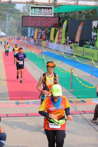 BIB: 42195, 401
                            <button type="button" onclick="openModal(9470816)" class="btn btn-primary btn-sm float-right btn-popup" data-toggle="modal" data-target=".modal-high-quality">
                        <i class="fas fa-shopping-cart"></i> Add to Cart
                    </button>
                                            <button type="button" onclick="isThisMe(9470816, true)" class="btn btn-success btn-sm float-right btn-popup btn-isme hidden" data-toggle="tooltip" data-placement="bottom" title="นี่คือรูปของคุณใช่ไหม คลิกที่นี่เพื่อเอาเข้าอัลบั้ม">
                        <i class="fas fa-plus"></i> Add to album
                    </button>
                    <button type="button" onclick="isThisMe(9470816, false)" class="btn btn-warning btn-sm float-right btn-popup btn-isnotme hidden">
                        <i class="fas fa-ban"></i> Remove from album
                    </button>