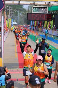 BIB: 42195, 65403, 45333, 4236
                            <button type="button" onclick="openModal(9512751)" class="btn btn-primary btn-sm float-right btn-popup" data-toggle="modal" data-target=".modal-high-quality">
                        <i class="fas fa-shopping-cart"></i> Add to Cart
                    </button>
                                            <button type="button" onclick="isThisMe(9512751, true)" class="btn btn-success btn-sm float-right btn-popup btn-isme hidden" data-toggle="tooltip" data-placement="bottom" title="นี่คือรูปของคุณใช่ไหม คลิกที่นี่เพื่อเอาเข้าอัลบั้ม">
                        <i class="fas fa-plus"></i> Add to album
                    </button>
                    <button type="button" onclick="isThisMe(9512751, false)" class="btn btn-warning btn-sm float-right btn-popup btn-isnotme hidden">
                        <i class="fas fa-ban"></i> Remove from album
                    </button>