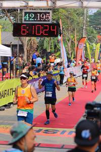 BIB: 42195, 1024
                            <button type="button" onclick="openModal(9351821)" class="btn btn-primary btn-sm float-right btn-popup" data-toggle="modal" data-target=".modal-high-quality">
                        <i class="fas fa-shopping-cart"></i> Add to Cart
                    </button>
                                            <button type="button" onclick="isThisMe(9351821, true)" class="btn btn-success btn-sm float-right btn-popup btn-isme hidden" data-toggle="tooltip" data-placement="bottom" title="นี่คือรูปของคุณใช่ไหม คลิกที่นี่เพื่อเอาเข้าอัลบั้ม">
                        <i class="fas fa-plus"></i> Add to album
                    </button>
                    <button type="button" onclick="isThisMe(9351821, false)" class="btn btn-warning btn-sm float-right btn-popup btn-isnotme hidden">
                        <i class="fas fa-ban"></i> Remove from album
                    </button>