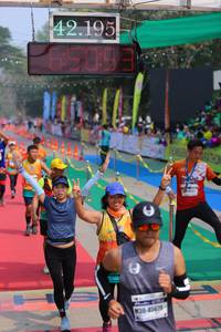 BIB: 42195, 45679
                            <button type="button" onclick="openModal(9491915)" class="btn btn-primary btn-sm float-right btn-popup" data-toggle="modal" data-target=".modal-high-quality">
                        <i class="fas fa-shopping-cart"></i> Add to Cart
                    </button>
                                            <button type="button" onclick="isThisMe(9491915, true)" class="btn btn-success btn-sm float-right btn-popup btn-isme hidden" data-toggle="tooltip" data-placement="bottom" title="นี่คือรูปของคุณใช่ไหม คลิกที่นี่เพื่อเอาเข้าอัลบั้ม">
                        <i class="fas fa-plus"></i> Add to album
                    </button>
                    <button type="button" onclick="isThisMe(9491915, false)" class="btn btn-warning btn-sm float-right btn-popup btn-isnotme hidden">
                        <i class="fas fa-ban"></i> Remove from album
                    </button>