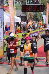 BIB: 42195, 68950, 40912, 41028
                            <button type="button" onclick="openModal(9456460)" class="btn btn-primary btn-sm float-right btn-popup" data-toggle="modal" data-target=".modal-high-quality">
                        <i class="fas fa-shopping-cart"></i> Add to Cart
                    </button>
                                            <button type="button" onclick="isThisMe(9456460, true)" class="btn btn-success btn-sm float-right btn-popup btn-isme hidden" data-toggle="tooltip" data-placement="bottom" title="นี่คือรูปของคุณใช่ไหม คลิกที่นี่เพื่อเอาเข้าอัลบั้ม">
                        <i class="fas fa-plus"></i> Add to album
                    </button>
                    <button type="button" onclick="isThisMe(9456460, false)" class="btn btn-warning btn-sm float-right btn-popup btn-isnotme hidden">
                        <i class="fas fa-ban"></i> Remove from album
                    </button>