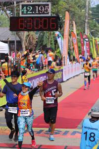 BIB: 42195, 63006, 42982, 45148
                            <button type="button" onclick="openModal(9458030)" class="btn btn-primary btn-sm float-right btn-popup" data-toggle="modal" data-target=".modal-high-quality">
                        <i class="fas fa-shopping-cart"></i> Add to Cart
                    </button>
                                            <button type="button" onclick="isThisMe(9458030, true)" class="btn btn-success btn-sm float-right btn-popup btn-isme hidden" data-toggle="tooltip" data-placement="bottom" title="นี่คือรูปของคุณใช่ไหม คลิกที่นี่เพื่อเอาเข้าอัลบั้ม">
                        <i class="fas fa-plus"></i> Add to album
                    </button>
                    <button type="button" onclick="isThisMe(9458030, false)" class="btn btn-warning btn-sm float-right btn-popup btn-isnotme hidden">
                        <i class="fas fa-ban"></i> Remove from album
                    </button>