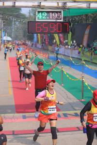 BIB: 42195, 6590, 4031
                            <button type="button" onclick="openModal(9514142)" class="btn btn-primary btn-sm float-right btn-popup" data-toggle="modal" data-target=".modal-high-quality">
                        <i class="fas fa-shopping-cart"></i> Add to Cart
                    </button>
                                            <button type="button" onclick="isThisMe(9514142, true)" class="btn btn-success btn-sm float-right btn-popup btn-isme hidden" data-toggle="tooltip" data-placement="bottom" title="นี่คือรูปของคุณใช่ไหม คลิกที่นี่เพื่อเอาเข้าอัลบั้ม">
                        <i class="fas fa-plus"></i> Add to album
                    </button>
                    <button type="button" onclick="isThisMe(9514142, false)" class="btn btn-warning btn-sm float-right btn-popup btn-isnotme hidden">
                        <i class="fas fa-ban"></i> Remove from album
                    </button>