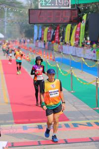 BIB: 42195, 6399, 4246
                            <button type="button" onclick="openModal(9467851)" class="btn btn-primary btn-sm float-right btn-popup" data-toggle="modal" data-target=".modal-high-quality">
                        <i class="fas fa-shopping-cart"></i> Add to Cart
                    </button>
                                            <button type="button" onclick="isThisMe(9467851, true)" class="btn btn-success btn-sm float-right btn-popup btn-isme hidden" data-toggle="tooltip" data-placement="bottom" title="นี่คือรูปของคุณใช่ไหม คลิกที่นี่เพื่อเอาเข้าอัลบั้ม">
                        <i class="fas fa-plus"></i> Add to album
                    </button>
                    <button type="button" onclick="isThisMe(9467851, false)" class="btn btn-warning btn-sm float-right btn-popup btn-isnotme hidden">
                        <i class="fas fa-ban"></i> Remove from album
                    </button>