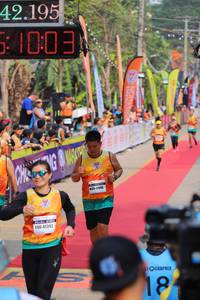 BIB: 42195, 1003, 4041392
                            <button type="button" onclick="openModal(9350656)" class="btn btn-primary btn-sm float-right btn-popup" data-toggle="modal" data-target=".modal-high-quality">
                        <i class="fas fa-shopping-cart"></i> Add to Cart
                    </button>
                                            <button type="button" onclick="isThisMe(9350656, true)" class="btn btn-success btn-sm float-right btn-popup btn-isme hidden" data-toggle="tooltip" data-placement="bottom" title="นี่คือรูปของคุณใช่ไหม คลิกที่นี่เพื่อเอาเข้าอัลบั้ม">
                        <i class="fas fa-plus"></i> Add to album
                    </button>
                    <button type="button" onclick="isThisMe(9350656, false)" class="btn btn-warning btn-sm float-right btn-popup btn-isnotme hidden">
                        <i class="fas fa-ban"></i> Remove from album
                    </button>