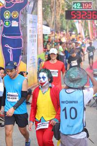 BIB: 42195, 53236, 42010, 7683
                            <button type="button" onclick="openModal(9141463)" class="btn btn-primary btn-sm float-right btn-popup" data-toggle="modal" data-target=".modal-high-quality">
                        <i class="fas fa-shopping-cart"></i> Add to Cart
                    </button>
                                            <button type="button" onclick="isThisMe(9141463, true)" class="btn btn-success btn-sm float-right btn-popup btn-isme hidden" data-toggle="tooltip" data-placement="bottom" title="นี่คือรูปของคุณใช่ไหม คลิกที่นี่เพื่อเอาเข้าอัลบั้ม">
                        <i class="fas fa-plus"></i> Add to album
                    </button>
                    <button type="button" onclick="isThisMe(9141463, false)" class="btn btn-warning btn-sm float-right btn-popup btn-isnotme hidden">
                        <i class="fas fa-ban"></i> Remove from album
                    </button>