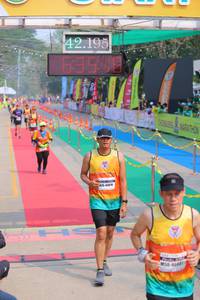 BIB: 42195, 43018
                            <button type="button" onclick="openModal(9470780)" class="btn btn-primary btn-sm float-right btn-popup" data-toggle="modal" data-target=".modal-high-quality">
                        <i class="fas fa-shopping-cart"></i> Add to Cart
                    </button>
                                            <button type="button" onclick="isThisMe(9470780, true)" class="btn btn-success btn-sm float-right btn-popup btn-isme hidden" data-toggle="tooltip" data-placement="bottom" title="นี่คือรูปของคุณใช่ไหม คลิกที่นี่เพื่อเอาเข้าอัลบั้ม">
                        <i class="fas fa-plus"></i> Add to album
                    </button>
                    <button type="button" onclick="isThisMe(9470780, false)" class="btn btn-warning btn-sm float-right btn-popup btn-isnotme hidden">
                        <i class="fas fa-ban"></i> Remove from album
                    </button>