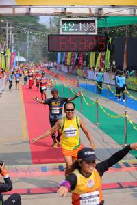 BIB: 42195, 65825, 47660, 40165
                            <button type="button" onclick="openModal(9494573)" class="btn btn-primary btn-sm float-right btn-popup" data-toggle="modal" data-target=".modal-high-quality">
                        <i class="fas fa-shopping-cart"></i> Add to Cart
                    </button>
                                            <button type="button" onclick="isThisMe(9494573, true)" class="btn btn-success btn-sm float-right btn-popup btn-isme hidden" data-toggle="tooltip" data-placement="bottom" title="นี่คือรูปของคุณใช่ไหม คลิกที่นี่เพื่อเอาเข้าอัลบั้ม">
                        <i class="fas fa-plus"></i> Add to album
                    </button>
                    <button type="button" onclick="isThisMe(9494573, false)" class="btn btn-warning btn-sm float-right btn-popup btn-isnotme hidden">
                        <i class="fas fa-ban"></i> Remove from album
                    </button>