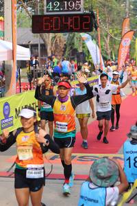 BIB: 42195, 60402, 48341, 4040
                            <button type="button" onclick="openModal(9327655)" class="btn btn-primary btn-sm float-right btn-popup" data-toggle="modal" data-target=".modal-high-quality">
                        <i class="fas fa-shopping-cart"></i> Add to Cart
                    </button>
                                            <button type="button" onclick="isThisMe(9327655, true)" class="btn btn-success btn-sm float-right btn-popup btn-isme hidden" data-toggle="tooltip" data-placement="bottom" title="นี่คือรูปของคุณใช่ไหม คลิกที่นี่เพื่อเอาเข้าอัลบั้ม">
                        <i class="fas fa-plus"></i> Add to album
                    </button>
                    <button type="button" onclick="isThisMe(9327655, false)" class="btn btn-warning btn-sm float-right btn-popup btn-isnotme hidden">
                        <i class="fas fa-ban"></i> Remove from album
                    </button>