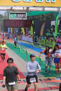 BIB: 42195
                            <button type="button" onclick="openModal(9514434)" class="btn btn-primary btn-sm float-right btn-popup" data-toggle="modal" data-target=".modal-high-quality">
                        <i class="fas fa-shopping-cart"></i> Add to Cart
                    </button>
                                            <button type="button" onclick="isThisMe(9514434, true)" class="btn btn-success btn-sm float-right btn-popup btn-isme hidden" data-toggle="tooltip" data-placement="bottom" title="นี่คือรูปของคุณใช่ไหม คลิกที่นี่เพื่อเอาเข้าอัลบั้ม">
                        <i class="fas fa-plus"></i> Add to album
                    </button>
                    <button type="button" onclick="isThisMe(9514434, false)" class="btn btn-warning btn-sm float-right btn-popup btn-isnotme hidden">
                        <i class="fas fa-ban"></i> Remove from album
                    </button>