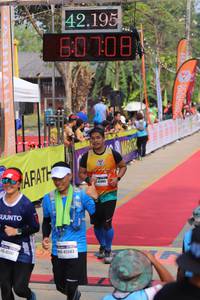 BIB: 42195, 60108, 457
                            <button type="button" onclick="openModal(9339655)" class="btn btn-primary btn-sm float-right btn-popup" data-toggle="modal" data-target=".modal-high-quality">
                        <i class="fas fa-shopping-cart"></i> Add to Cart
                    </button>
                                            <button type="button" onclick="isThisMe(9339655, true)" class="btn btn-success btn-sm float-right btn-popup btn-isme hidden" data-toggle="tooltip" data-placement="bottom" title="นี่คือรูปของคุณใช่ไหม คลิกที่นี่เพื่อเอาเข้าอัลบั้ม">
                        <i class="fas fa-plus"></i> Add to album
                    </button>
                    <button type="button" onclick="isThisMe(9339655, false)" class="btn btn-warning btn-sm float-right btn-popup btn-isnotme hidden">
                        <i class="fas fa-ban"></i> Remove from album
                    </button>