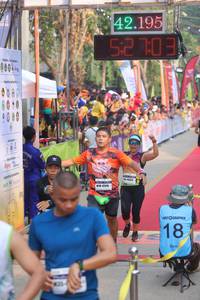 BIB: 42195, 2703, 2000
                            <button type="button" onclick="openModal(9134939)" class="btn btn-primary btn-sm float-right btn-popup" data-toggle="modal" data-target=".modal-high-quality">
                        <i class="fas fa-shopping-cart"></i> Add to Cart
                    </button>
                                            <button type="button" onclick="isThisMe(9134939, true)" class="btn btn-success btn-sm float-right btn-popup btn-isme hidden" data-toggle="tooltip" data-placement="bottom" title="นี่คือรูปของคุณใช่ไหม คลิกที่นี่เพื่อเอาเข้าอัลบั้ม">
                        <i class="fas fa-plus"></i> Add to album
                    </button>
                    <button type="button" onclick="isThisMe(9134939, false)" class="btn btn-warning btn-sm float-right btn-popup btn-isnotme hidden">
                        <i class="fas fa-ban"></i> Remove from album
                    </button>