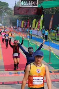 BIB: 42195, 47594
                            <button type="button" onclick="openModal(9492526)" class="btn btn-primary btn-sm float-right btn-popup" data-toggle="modal" data-target=".modal-high-quality">
                        <i class="fas fa-shopping-cart"></i> Add to Cart
                    </button>
                                            <button type="button" onclick="isThisMe(9492526, true)" class="btn btn-success btn-sm float-right btn-popup btn-isme hidden" data-toggle="tooltip" data-placement="bottom" title="นี่คือรูปของคุณใช่ไหม คลิกที่นี่เพื่อเอาเข้าอัลบั้ม">
                        <i class="fas fa-plus"></i> Add to album
                    </button>
                    <button type="button" onclick="isThisMe(9492526, false)" class="btn btn-warning btn-sm float-right btn-popup btn-isnotme hidden">
                        <i class="fas fa-ban"></i> Remove from album
                    </button>