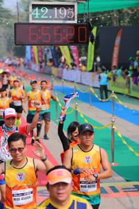 BIB: 42195, 65600, 46739, 45604
                            <button type="button" onclick="openModal(9513111)" class="btn btn-primary btn-sm float-right btn-popup" data-toggle="modal" data-target=".modal-high-quality">
                        <i class="fas fa-shopping-cart"></i> Add to Cart
                    </button>
                                            <button type="button" onclick="isThisMe(9513111, true)" class="btn btn-success btn-sm float-right btn-popup btn-isme hidden" data-toggle="tooltip" data-placement="bottom" title="นี่คือรูปของคุณใช่ไหม คลิกที่นี่เพื่อเอาเข้าอัลบั้ม">
                        <i class="fas fa-plus"></i> Add to album
                    </button>
                    <button type="button" onclick="isThisMe(9513111, false)" class="btn btn-warning btn-sm float-right btn-popup btn-isnotme hidden">
                        <i class="fas fa-ban"></i> Remove from album
                    </button>