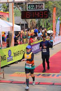 BIB: 42195, 1435, 40585
                            <button type="button" onclick="openModal(9418028)" class="btn btn-primary btn-sm float-right btn-popup" data-toggle="modal" data-target=".modal-high-quality">
                        <i class="fas fa-shopping-cart"></i> Add to Cart
                    </button>
                                            <button type="button" onclick="isThisMe(9418028, true)" class="btn btn-success btn-sm float-right btn-popup btn-isme hidden" data-toggle="tooltip" data-placement="bottom" title="นี่คือรูปของคุณใช่ไหม คลิกที่นี่เพื่อเอาเข้าอัลบั้ม">
                        <i class="fas fa-plus"></i> Add to album
                    </button>
                    <button type="button" onclick="isThisMe(9418028, false)" class="btn btn-warning btn-sm float-right btn-popup btn-isnotme hidden">
                        <i class="fas fa-ban"></i> Remove from album
                    </button>