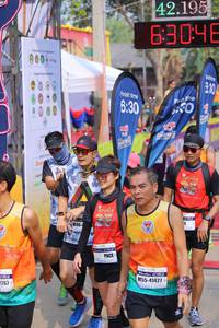 BIB: 42195, 6304, 000, 210, 630, 41427, 261
                            <button type="button" onclick="openModal(9462663)" class="btn btn-primary btn-sm float-right btn-popup" data-toggle="modal" data-target=".modal-high-quality">
                        <i class="fas fa-shopping-cart"></i> Add to Cart
                    </button>
                                            <button type="button" onclick="isThisMe(9462663, true)" class="btn btn-success btn-sm float-right btn-popup btn-isme hidden" data-toggle="tooltip" data-placement="bottom" title="นี่คือรูปของคุณใช่ไหม คลิกที่นี่เพื่อเอาเข้าอัลบั้ม">
                        <i class="fas fa-plus"></i> Add to album
                    </button>
                    <button type="button" onclick="isThisMe(9462663, false)" class="btn btn-warning btn-sm float-right btn-popup btn-isnotme hidden">
                        <i class="fas fa-ban"></i> Remove from album
                    </button>