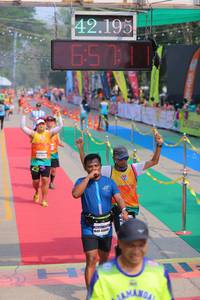 BIB: 42195, 650
                            <button type="button" onclick="openModal(9513708)" class="btn btn-primary btn-sm float-right btn-popup" data-toggle="modal" data-target=".modal-high-quality">
                        <i class="fas fa-shopping-cart"></i> Add to Cart
                    </button>
                                            <button type="button" onclick="isThisMe(9513708, true)" class="btn btn-success btn-sm float-right btn-popup btn-isme hidden" data-toggle="tooltip" data-placement="bottom" title="นี่คือรูปของคุณใช่ไหม คลิกที่นี่เพื่อเอาเข้าอัลบั้ม">
                        <i class="fas fa-plus"></i> Add to album
                    </button>
                    <button type="button" onclick="isThisMe(9513708, false)" class="btn btn-warning btn-sm float-right btn-popup btn-isnotme hidden">
                        <i class="fas fa-ban"></i> Remove from album
                    </button>