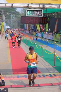 BIB: 42195, 650
                            <button type="button" onclick="openModal(9514002)" class="btn btn-primary btn-sm float-right btn-popup" data-toggle="modal" data-target=".modal-high-quality">
                        <i class="fas fa-shopping-cart"></i> Add to Cart
                    </button>
                                            <button type="button" onclick="isThisMe(9514002, true)" class="btn btn-success btn-sm float-right btn-popup btn-isme hidden" data-toggle="tooltip" data-placement="bottom" title="นี่คือรูปของคุณใช่ไหม คลิกที่นี่เพื่อเอาเข้าอัลบั้ม">
                        <i class="fas fa-plus"></i> Add to album
                    </button>
                    <button type="button" onclick="isThisMe(9514002, false)" class="btn btn-warning btn-sm float-right btn-popup btn-isnotme hidden">
                        <i class="fas fa-ban"></i> Remove from album
                    </button>