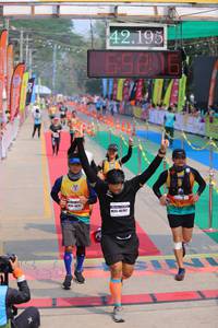 BIB: 42195, 462
                            <button type="button" onclick="openModal(9493250)" class="btn btn-primary btn-sm float-right btn-popup" data-toggle="modal" data-target=".modal-high-quality">
                        <i class="fas fa-shopping-cart"></i> Add to Cart
                    </button>
                                            <button type="button" onclick="isThisMe(9493250, true)" class="btn btn-success btn-sm float-right btn-popup btn-isme hidden" data-toggle="tooltip" data-placement="bottom" title="นี่คือรูปของคุณใช่ไหม คลิกที่นี่เพื่อเอาเข้าอัลบั้ม">
                        <i class="fas fa-plus"></i> Add to album
                    </button>
                    <button type="button" onclick="isThisMe(9493250, false)" class="btn btn-warning btn-sm float-right btn-popup btn-isnotme hidden">
                        <i class="fas fa-ban"></i> Remove from album
                    </button>