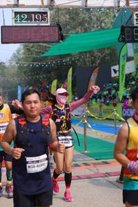 BIB: 42195, 472, 04541, 4684
                            <button type="button" onclick="openModal(9488736)" class="btn btn-primary btn-sm float-right btn-popup" data-toggle="modal" data-target=".modal-high-quality">
                        <i class="fas fa-shopping-cart"></i> Add to Cart
                    </button>
                                            <button type="button" onclick="isThisMe(9488736, true)" class="btn btn-success btn-sm float-right btn-popup btn-isme hidden" data-toggle="tooltip" data-placement="bottom" title="นี่คือรูปของคุณใช่ไหม คลิกที่นี่เพื่อเอาเข้าอัลบั้ม">
                        <i class="fas fa-plus"></i> Add to album
                    </button>
                    <button type="button" onclick="isThisMe(9488736, false)" class="btn btn-warning btn-sm float-right btn-popup btn-isnotme hidden">
                        <i class="fas fa-ban"></i> Remove from album
                    </button>