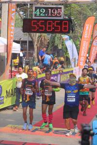 BIB: 42195, 55858, 42177
                            <button type="button" onclick="openModal(9155882)" class="btn btn-primary btn-sm float-right btn-popup" data-toggle="modal" data-target=".modal-high-quality">
                        <i class="fas fa-shopping-cart"></i> Add to Cart
                    </button>
                                            <button type="button" onclick="isThisMe(9155882, true)" class="btn btn-success btn-sm float-right btn-popup btn-isme hidden" data-toggle="tooltip" data-placement="bottom" title="นี่คือรูปของคุณใช่ไหม คลิกที่นี่เพื่อเอาเข้าอัลบั้ม">
                        <i class="fas fa-plus"></i> Add to album
                    </button>
                    <button type="button" onclick="isThisMe(9155882, false)" class="btn btn-warning btn-sm float-right btn-popup btn-isnotme hidden">
                        <i class="fas fa-ban"></i> Remove from album
                    </button>