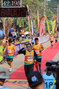 BIB: 42195, 41392
                            <button type="button" onclick="openModal(9350706)" class="btn btn-primary btn-sm float-right btn-popup" data-toggle="modal" data-target=".modal-high-quality">
                        <i class="fas fa-shopping-cart"></i> Add to Cart
                    </button>
                                            <button type="button" onclick="isThisMe(9350706, true)" class="btn btn-success btn-sm float-right btn-popup btn-isme hidden" data-toggle="tooltip" data-placement="bottom" title="นี่คือรูปของคุณใช่ไหม คลิกที่นี่เพื่อเอาเข้าอัลบั้ม">
                        <i class="fas fa-plus"></i> Add to album
                    </button>
                    <button type="button" onclick="isThisMe(9350706, false)" class="btn btn-warning btn-sm float-right btn-popup btn-isnotme hidden">
                        <i class="fas fa-ban"></i> Remove from album
                    </button>