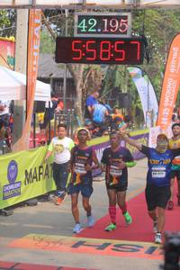 BIB: 42195, 585, 485, 4717
                            <button type="button" onclick="openModal(9155875)" class="btn btn-primary btn-sm float-right btn-popup" data-toggle="modal" data-target=".modal-high-quality">
                        <i class="fas fa-shopping-cart"></i> Add to Cart
                    </button>
                                            <button type="button" onclick="isThisMe(9155875, true)" class="btn btn-success btn-sm float-right btn-popup btn-isme hidden" data-toggle="tooltip" data-placement="bottom" title="นี่คือรูปของคุณใช่ไหม คลิกที่นี่เพื่อเอาเข้าอัลบั้ม">
                        <i class="fas fa-plus"></i> Add to album
                    </button>
                    <button type="button" onclick="isThisMe(9155875, false)" class="btn btn-warning btn-sm float-right btn-popup btn-isnotme hidden">
                        <i class="fas fa-ban"></i> Remove from album
                    </button>