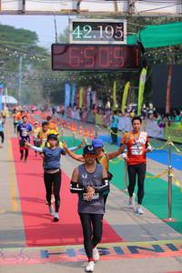 BIB: 42195, 6509, 679
                            <button type="button" onclick="openModal(9491902)" class="btn btn-primary btn-sm float-right btn-popup" data-toggle="modal" data-target=".modal-high-quality">
                        <i class="fas fa-shopping-cart"></i> Add to Cart
                    </button>
                                            <button type="button" onclick="isThisMe(9491902, true)" class="btn btn-success btn-sm float-right btn-popup btn-isme hidden" data-toggle="tooltip" data-placement="bottom" title="นี่คือรูปของคุณใช่ไหม คลิกที่นี่เพื่อเอาเข้าอัลบั้ม">
                        <i class="fas fa-plus"></i> Add to album
                    </button>
                    <button type="button" onclick="isThisMe(9491902, false)" class="btn btn-warning btn-sm float-right btn-popup btn-isnotme hidden">
                        <i class="fas fa-ban"></i> Remove from album
                    </button>