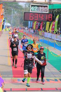 BIB: 42195, 634
                            <button type="button" onclick="openModal(9468421)" class="btn btn-primary btn-sm float-right btn-popup" data-toggle="modal" data-target=".modal-high-quality">
                        <i class="fas fa-shopping-cart"></i> Add to Cart
                    </button>
                                            <button type="button" onclick="isThisMe(9468421, true)" class="btn btn-success btn-sm float-right btn-popup btn-isme hidden" data-toggle="tooltip" data-placement="bottom" title="นี่คือรูปของคุณใช่ไหม คลิกที่นี่เพื่อเอาเข้าอัลบั้ม">
                        <i class="fas fa-plus"></i> Add to album
                    </button>
                    <button type="button" onclick="isThisMe(9468421, false)" class="btn btn-warning btn-sm float-right btn-popup btn-isnotme hidden">
                        <i class="fas fa-ban"></i> Remove from album
                    </button>