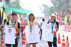 BIB: 42195, 951
                            <button type="button" onclick="openModal(9514837)" class="btn btn-primary btn-sm float-right btn-popup" data-toggle="modal" data-target=".modal-high-quality">
                        <i class="fas fa-shopping-cart"></i> Add to Cart
                    </button>
                                            <button type="button" onclick="isThisMe(9514837, true)" class="btn btn-success btn-sm float-right btn-popup btn-isme hidden" data-toggle="tooltip" data-placement="bottom" title="นี่คือรูปของคุณใช่ไหม คลิกที่นี่เพื่อเอาเข้าอัลบั้ม">
                        <i class="fas fa-plus"></i> Add to album
                    </button>
                    <button type="button" onclick="isThisMe(9514837, false)" class="btn btn-warning btn-sm float-right btn-popup btn-isnotme hidden">
                        <i class="fas fa-ban"></i> Remove from album
                    </button>