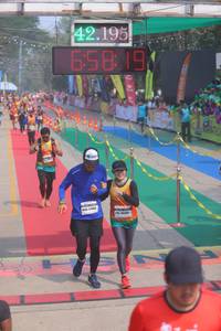 BIB: 42195, 658
                            <button type="button" onclick="openModal(9514003)" class="btn btn-primary btn-sm float-right btn-popup" data-toggle="modal" data-target=".modal-high-quality">
                        <i class="fas fa-shopping-cart"></i> Add to Cart
                    </button>
                                            <button type="button" onclick="isThisMe(9514003, true)" class="btn btn-success btn-sm float-right btn-popup btn-isme hidden" data-toggle="tooltip" data-placement="bottom" title="นี่คือรูปของคุณใช่ไหม คลิกที่นี่เพื่อเอาเข้าอัลบั้ม">
                        <i class="fas fa-plus"></i> Add to album
                    </button>
                    <button type="button" onclick="isThisMe(9514003, false)" class="btn btn-warning btn-sm float-right btn-popup btn-isnotme hidden">
                        <i class="fas fa-ban"></i> Remove from album
                    </button>