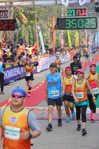 BIB: 5025, 42030, 273
                            <button type="button" onclick="openModal(9130691)" class="btn btn-primary btn-sm float-right btn-popup" data-toggle="modal" data-target=".modal-high-quality">
                        <i class="fas fa-shopping-cart"></i> Add to Cart
                    </button>
                                            <button type="button" onclick="isThisMe(9130691, true)" class="btn btn-success btn-sm float-right btn-popup btn-isme hidden" data-toggle="tooltip" data-placement="bottom" title="นี่คือรูปของคุณใช่ไหม คลิกที่นี่เพื่อเอาเข้าอัลบั้ม">
                        <i class="fas fa-plus"></i> Add to album
                    </button>
                    <button type="button" onclick="isThisMe(9130691, false)" class="btn btn-warning btn-sm float-right btn-popup btn-isnotme hidden">
                        <i class="fas fa-ban"></i> Remove from album
                    </button>